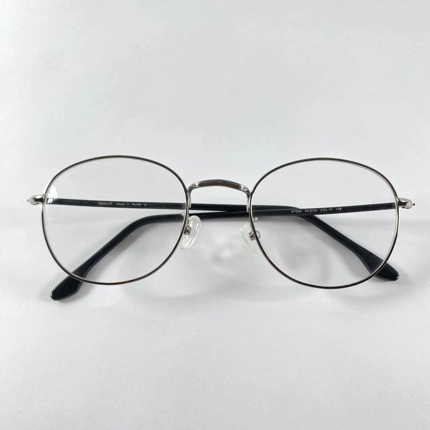 Melo 7025 detail view - premium stainless steel construction with adjustable nose pads for personalized fit