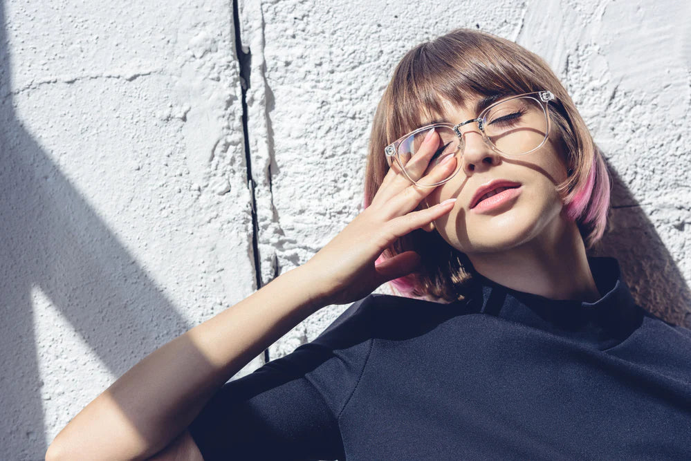 Anti-Reflective High-Index Lenses vs Tinted Lenses: Which is Best for Outdoor Glare?