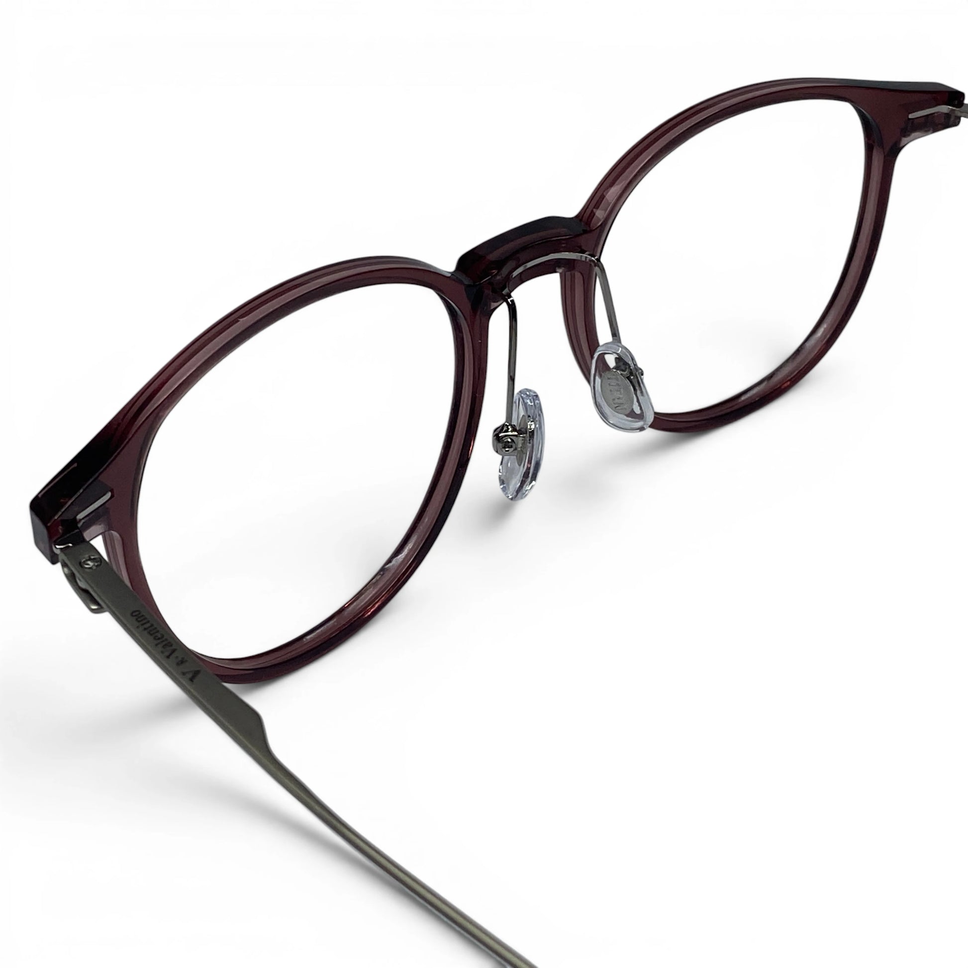Hyung 1602 round titanium ultem prescription eyeglasses, close-up of adjustable pad-arm nosepads