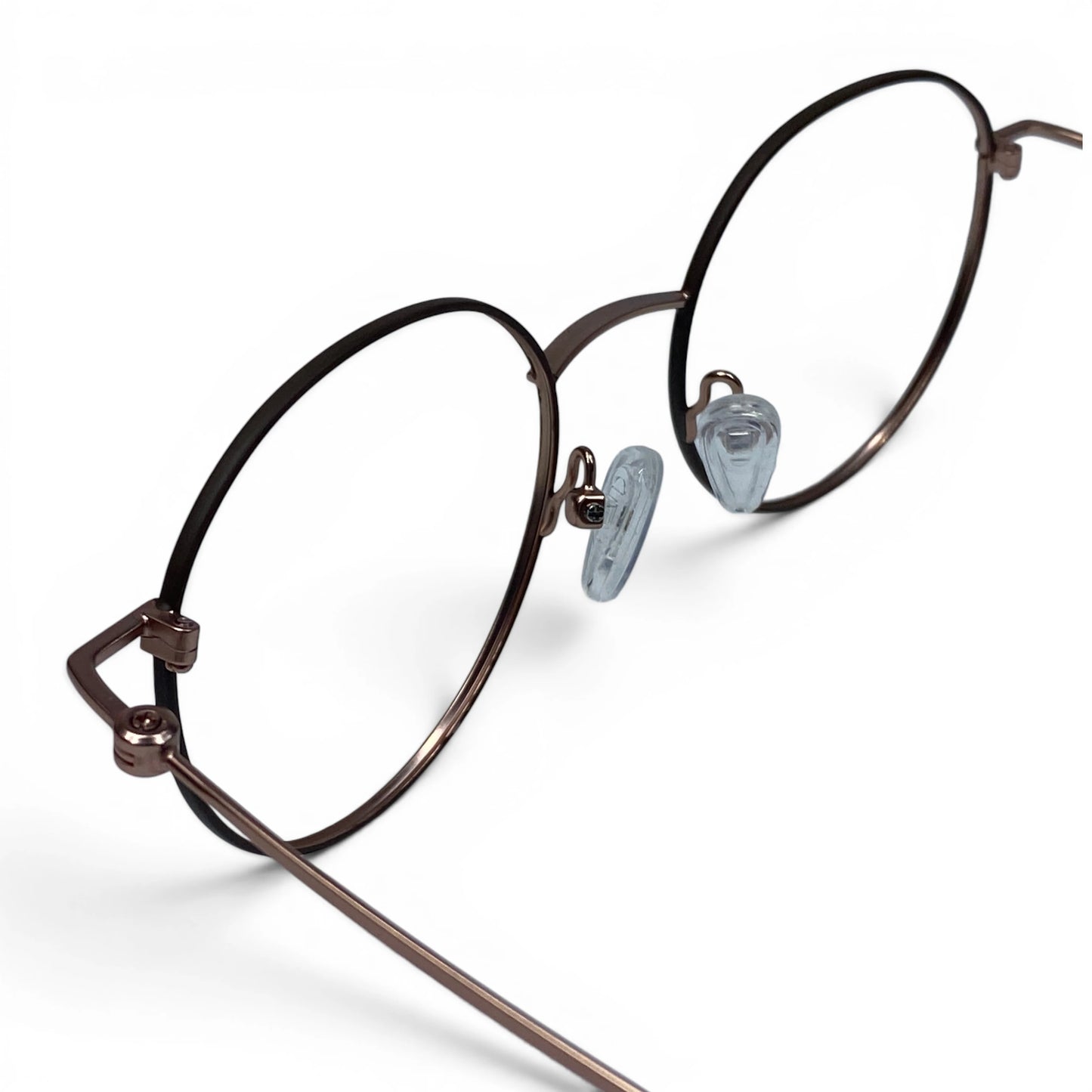 Josun 3000 round titanium prescription eyeglasses, close-up of adjustable nosepads