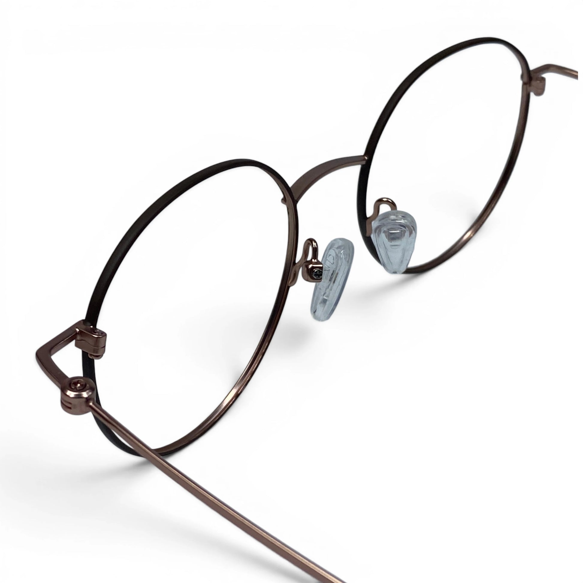 Josun 3000 round titanium prescription eyeglasses, close-up of adjustable nosepads