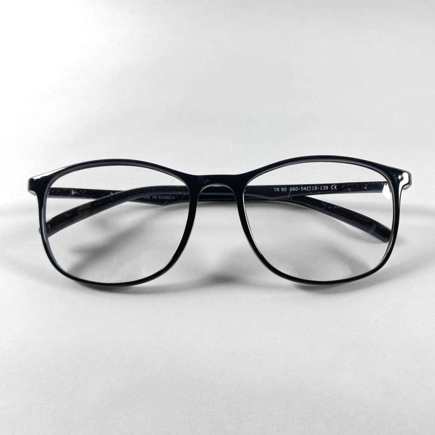 Black TR90 eyeglasses model 660 on white background, square frame detail