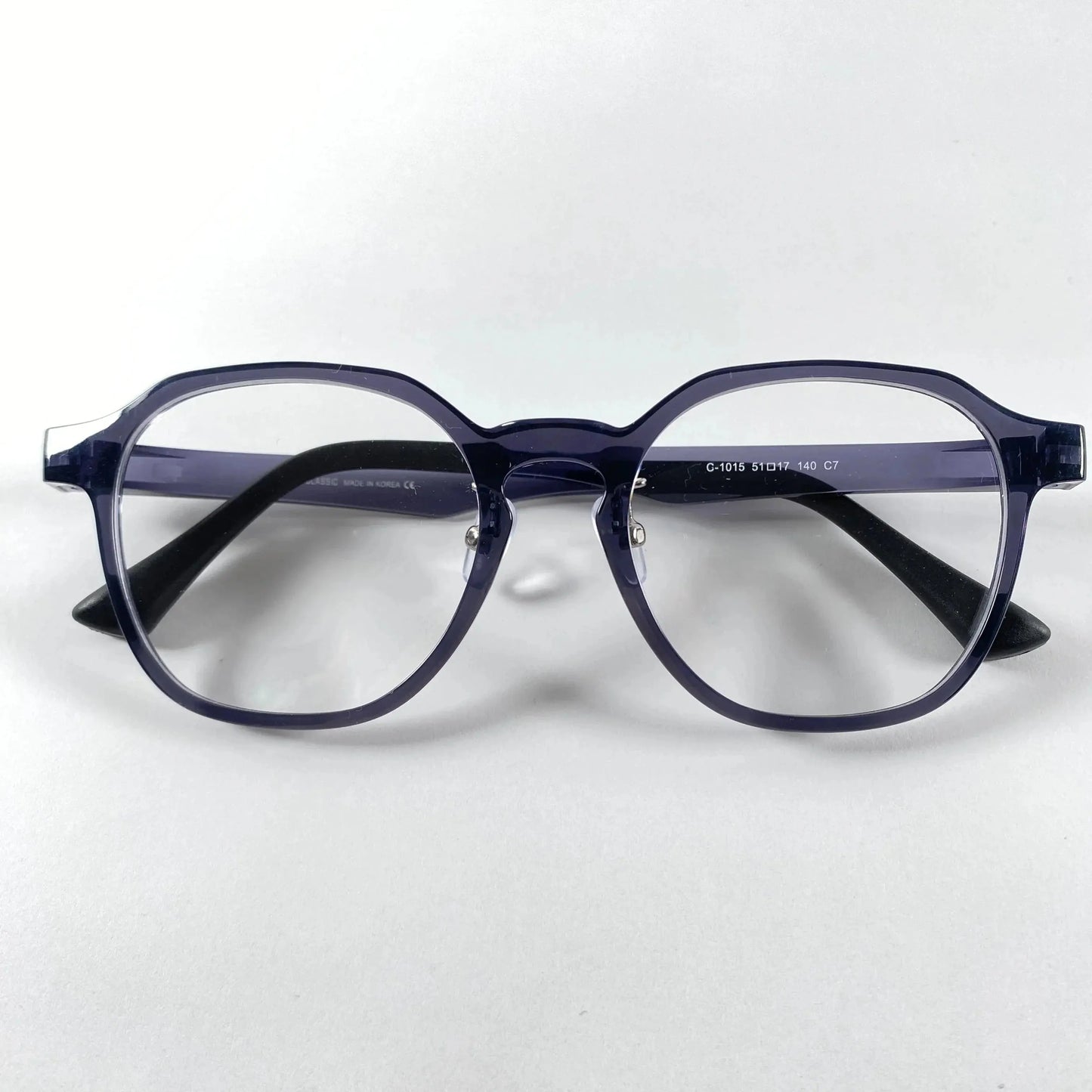 Halla 1015 detail view - volcanic rock-inspired geometric design with premium TR1015 frame construction