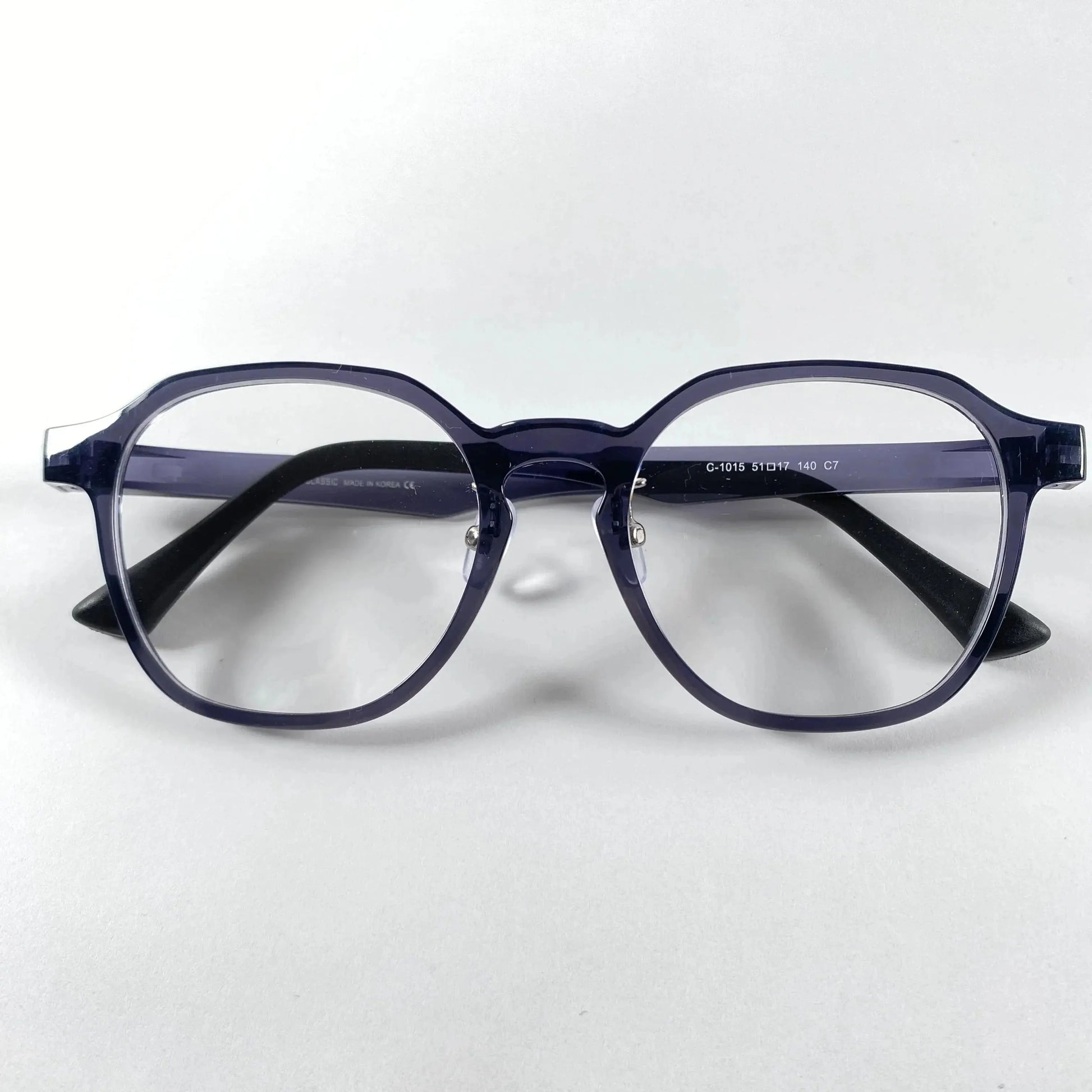 Halla 1015 detail view - volcanic rock-inspired geometric design with premium TR1015 frame construction