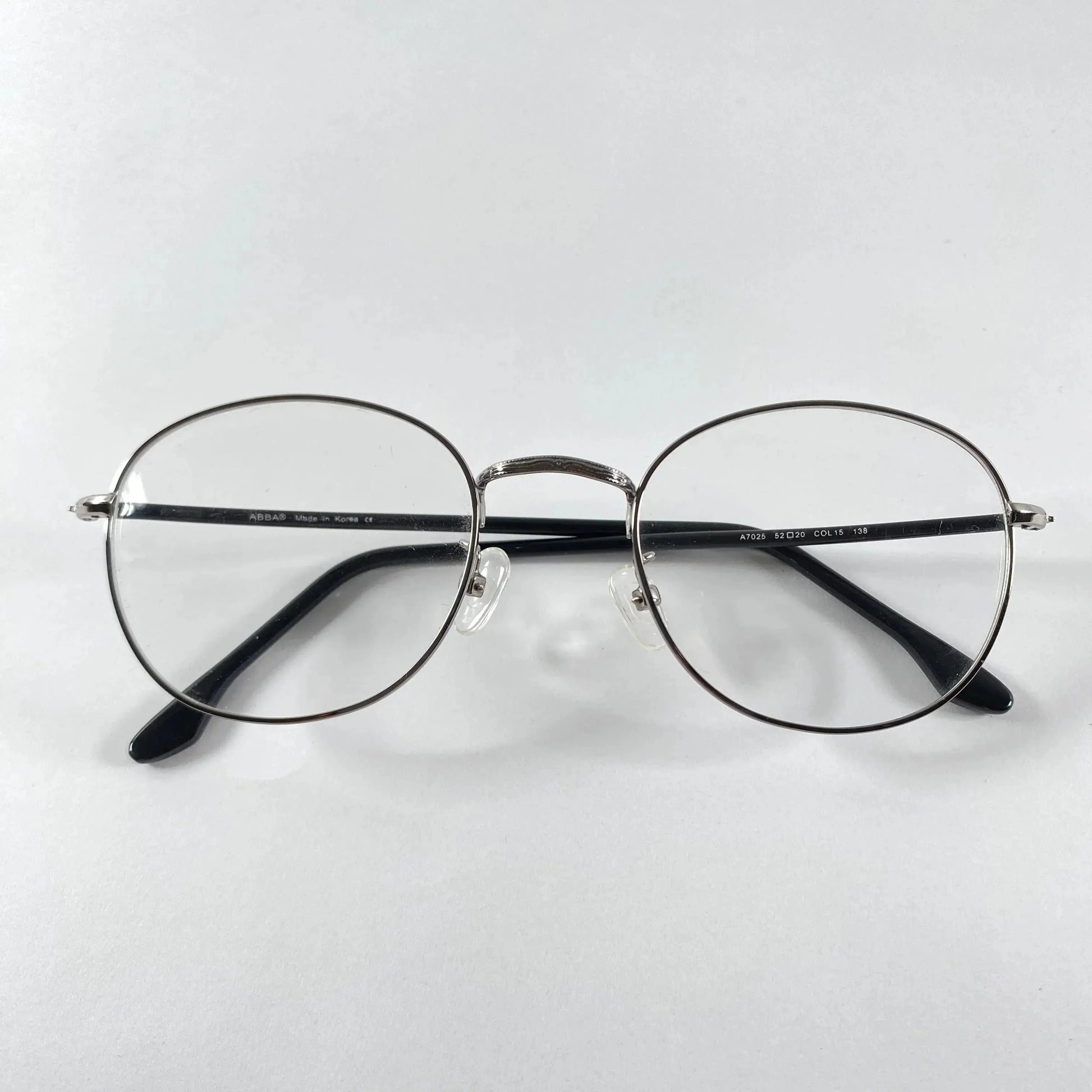 Melo 7025 detail view - premium stainless steel construction with adjustable nose pads for personalized fit